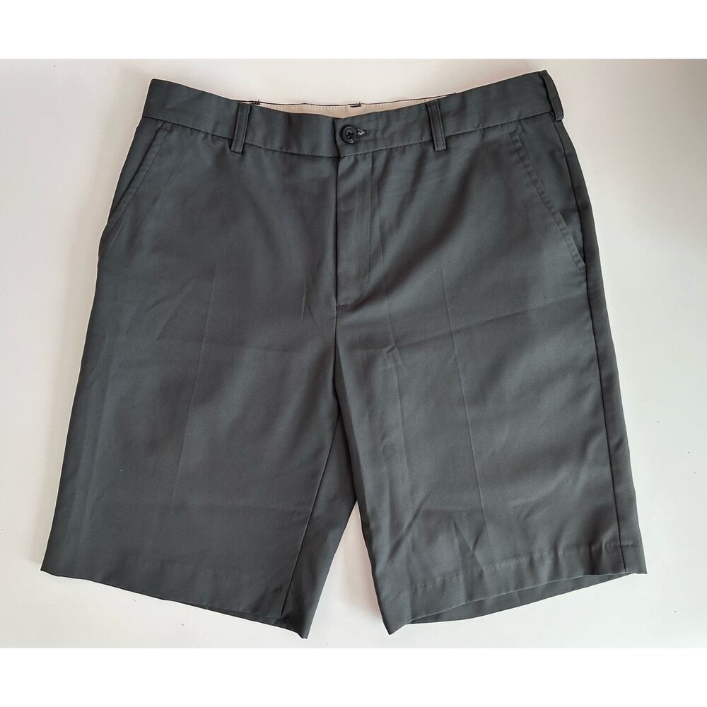 Izod Lightweight Solid Flat Front Dark Gray 10.5" Inseam Men Chino Short Size 33